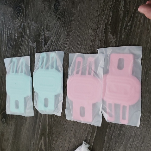 NWT Adjustable for Hand or Furniture Attached Pet Grooming Brush - Picture 8 of 9